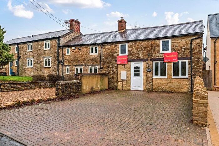 1 Bedroom Cottage For Sale In Westcote Barton, Oxfordshire, OX7