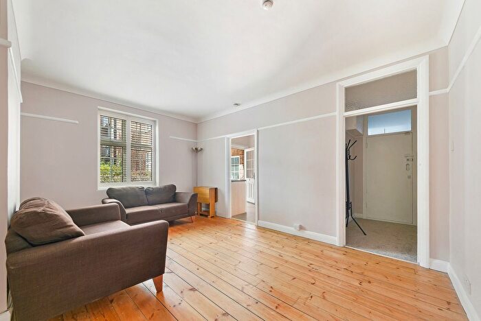 1 Bedroom Flat For Sale In Richmond Road, London, SW20