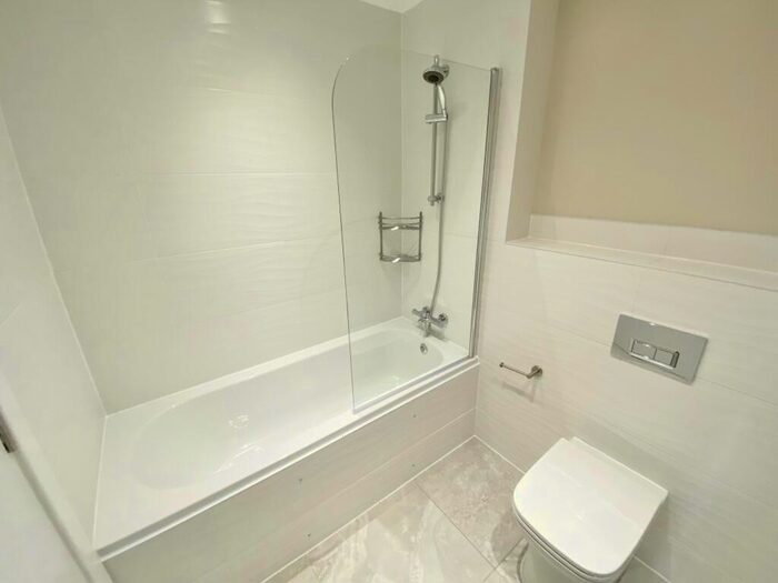 2 Bedroom Apartment To Rent In Danelaw Court, Hinckley, LE10