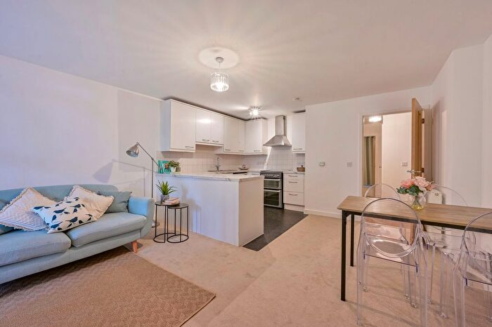 1 Bedroom Flat For Sale In Scott Avenue, West Hill, London, SW15