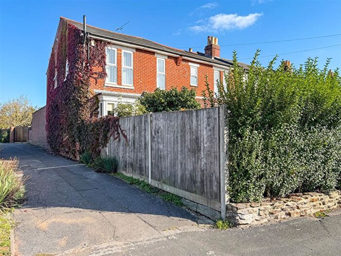 3 Bedroom End Of Terrace House For Sale In Castle Street, Portchester, PO16