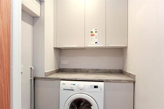 2 Bedroom Apartment To Rent In Ravens Court, Castle Village, Berkhamsted, Hertfordshire, HP4
