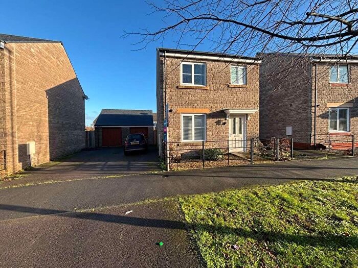 3 Bedroom Detached House For Sale In Cowleaze, Swindon, Wiltshire, SN5
