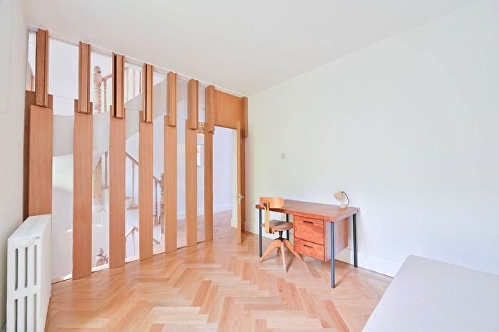 1 Bedroom Flat To Rent In Lower Marsh, Southwark, London, SE1