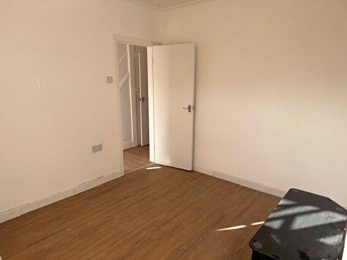 3 Bedroom Terraced House To Rent In Lee Road, Perivale, UB6