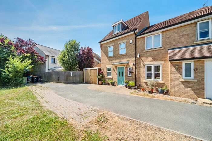 4 Bedroom Semi Detached House For Sale In Olivier Row, Oxley Park, Milton Keynes, MK4