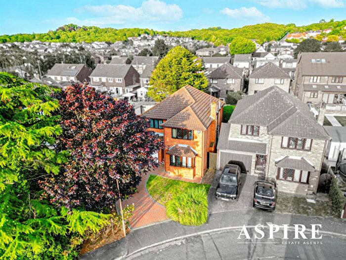 4 Bedroom Detached House For Sale In St. Clements Crescent, Benfleet, SS7