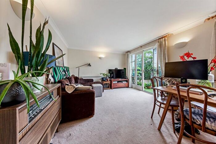 1 Bedroom Flat To Rent In Stockwell Green, London, SW9