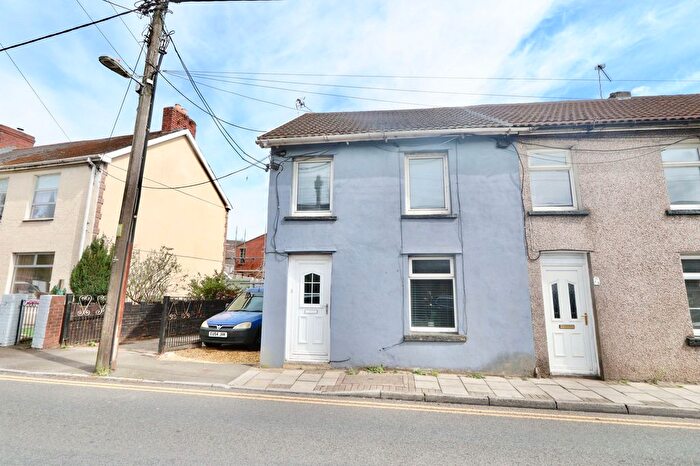 3 Bedroom End Of Terrace House To Rent In Mill Street, Risca, NP11