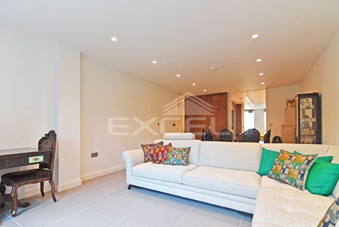 3 Bedroom Flat To Rent In Finchley Road, Golders Green, London, NW11