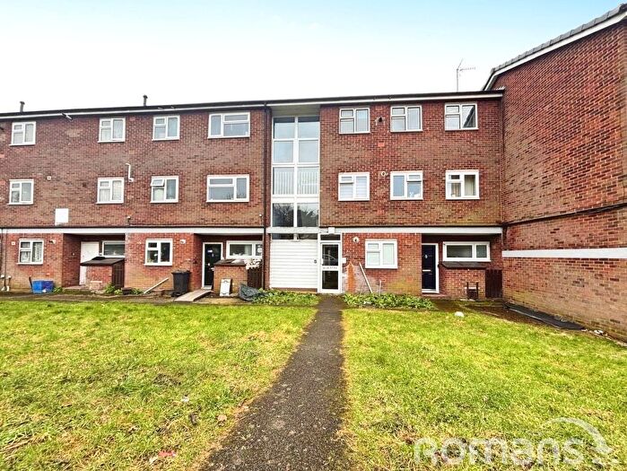2 Bedroom Flat For Sale In Chapel Road, Camberley, Surrey, GU15