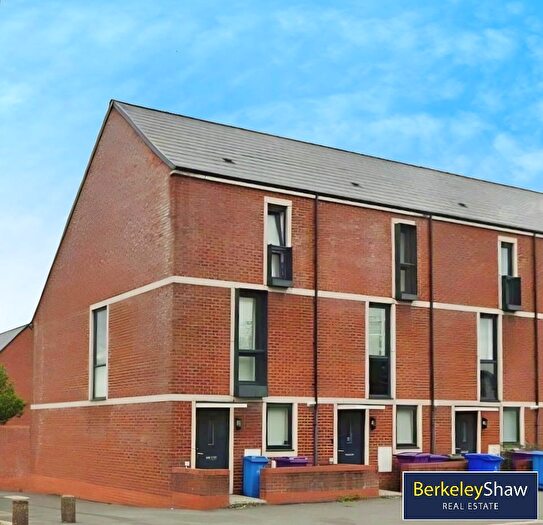 4 Bedroom Town House To Rent In Stanley Road, Kirkdale, Liverpool, L5