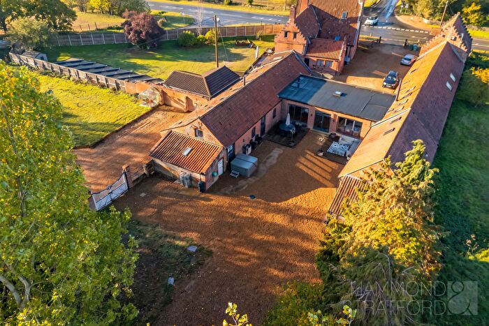 5 Bedroom Barn Conversion For Sale In The Street, Morton On The Hill, NR9