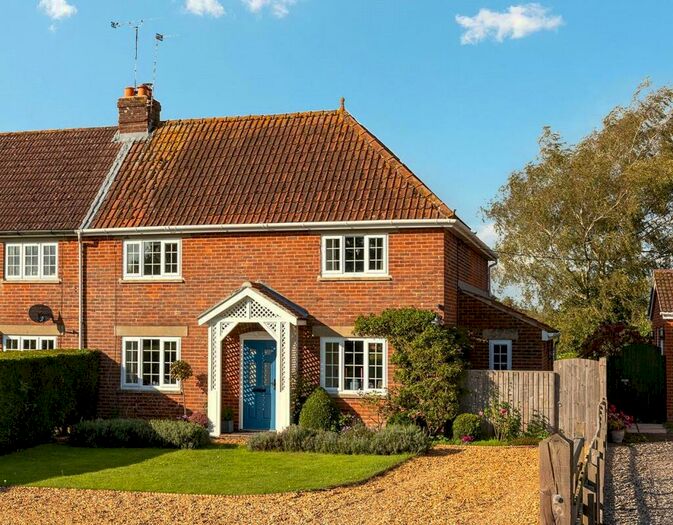 4 Bedroom House For Sale In Kew Gardens, Shalbourne, Marlborough, Wiltshire, SN8