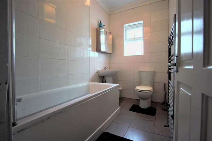 3 Bedroom Flat To Rent In Latymer Road, London N9