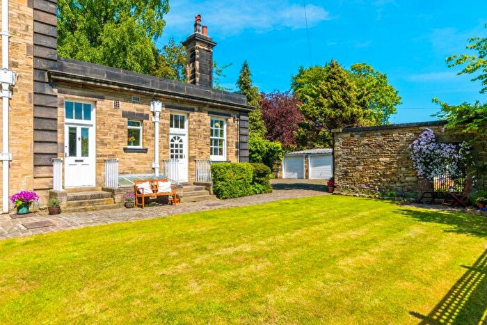 2 Bedroom Apartment For Sale In Flat, Athill Court, St. Helens Lane, Adel, LS16