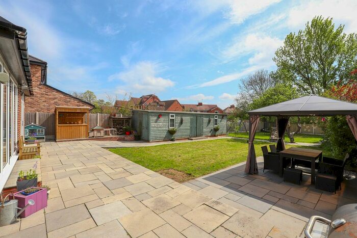3 Bedroom Detached House For Sale In Worksop Road, Swallownest, S26