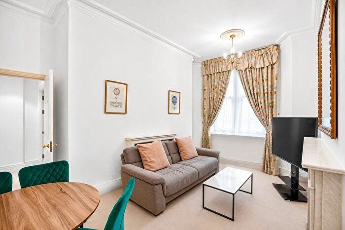 1 Bedroom Flat For Sale In Crusader House, Pall Mall, SW1Y