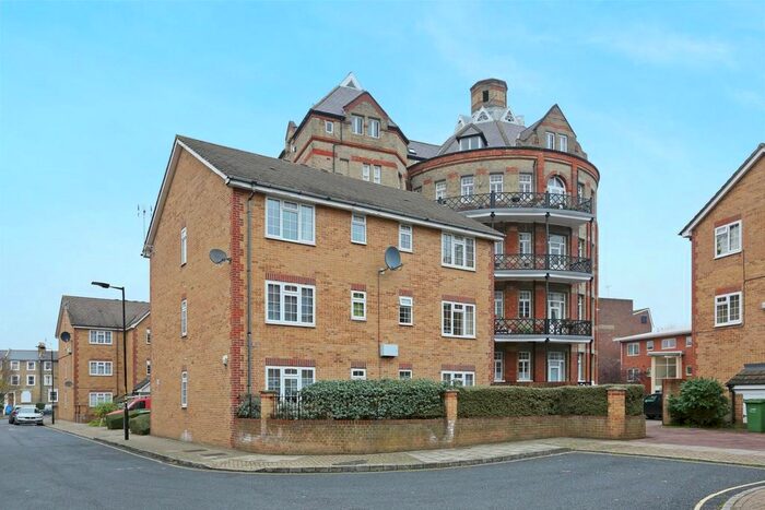 1 Bedroom Flat To Rent In Gables Close, London, SE5