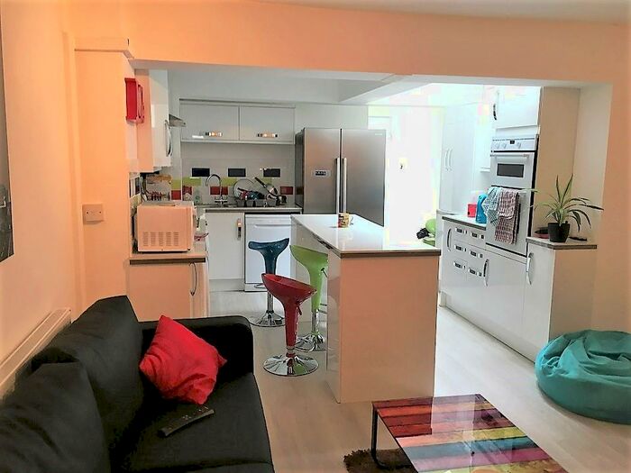 6 Bedroom Semi-Detached House To Rent In Teignmouth Road, Selly Oak, Birmingham, B29