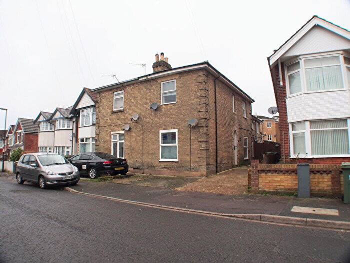 2 Bedroom Flat To Rent In Nightingale Grove, Southampton, SO15