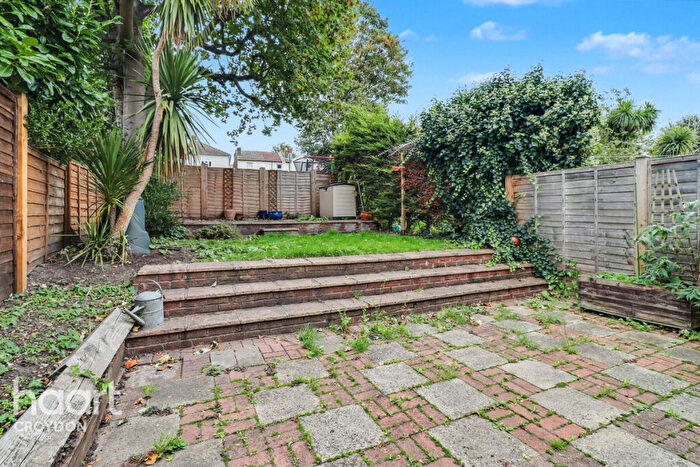 1 Bedroom Flat For Sale In Selsdon Road, South Croydon, CR2