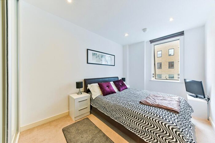 1 Bedroom Flat To Rent In Caspian Wharf, Seven Sea Gardens, Bow, London, E3