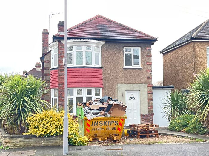 3 Bedroom Detached House To Rent In Demesne Road, Wallington, SM6