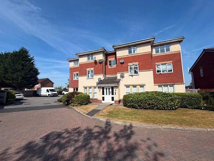 2 Bedroom Flat To Rent In Lawndale Close, Radcliffe, M26