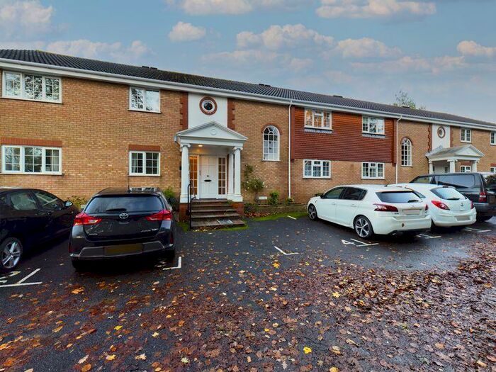 2 Bedroom Flat To Rent In St. Barnabas Court, Crawley, RH10