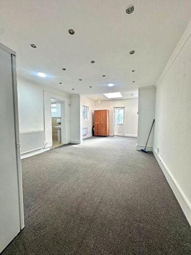 1 Bedroom Semi Detached House To Rent In South Road, Southall, UB1