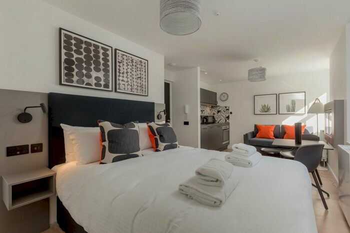 1 Bedroom Flat To Rent In Market Street, Edinburgh, EH1