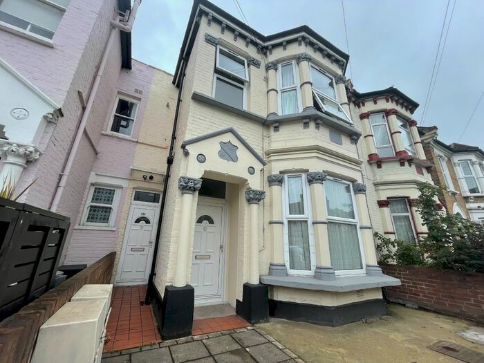 1 Bedroom Flat To Rent In Selkirk Road, Tooting Broadway, SW17