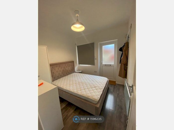 Studio To Rent In East Ham, London, E6