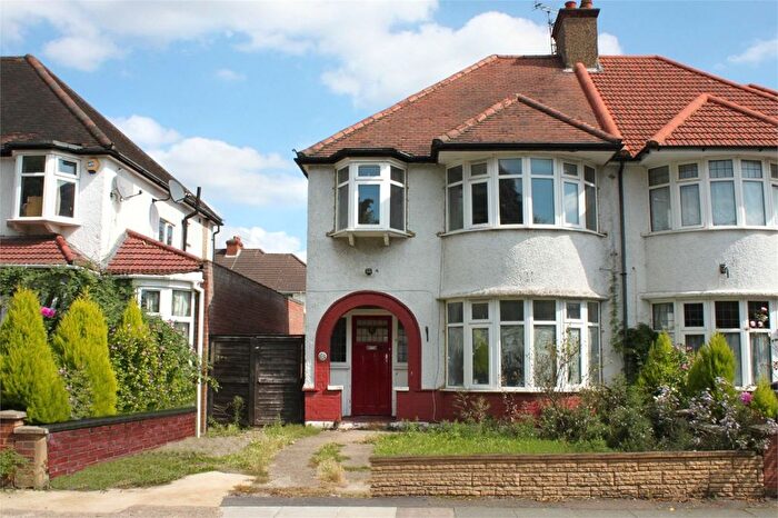 3 Bedroom Semi-Detached House To Rent In Pinner View, Harrow, HA1