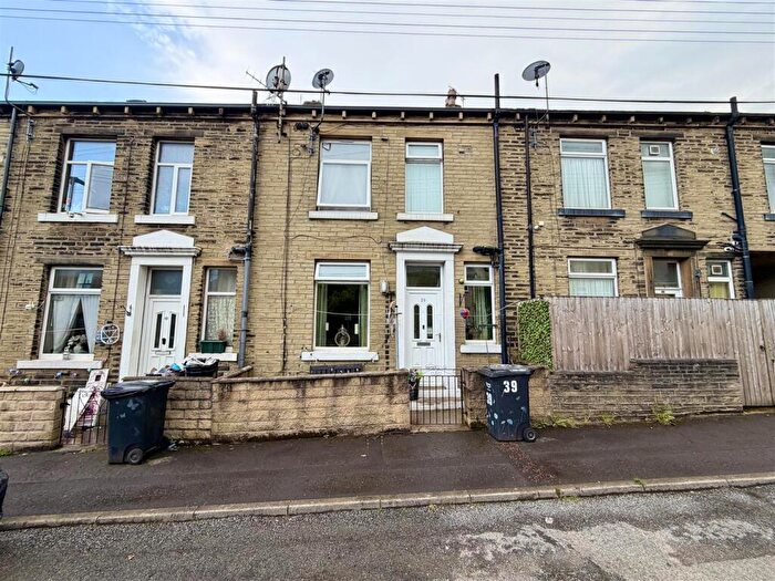 2 Bedroom Terraced House For Sale In Catherine Street, Elalnd, HX5