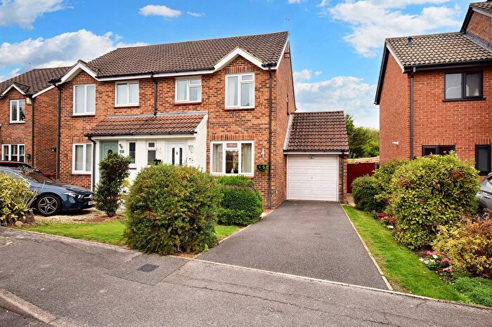 3 Bedroom Semi-detached House For Sale In Salcombe Close, Chandler's Ford, SO53
