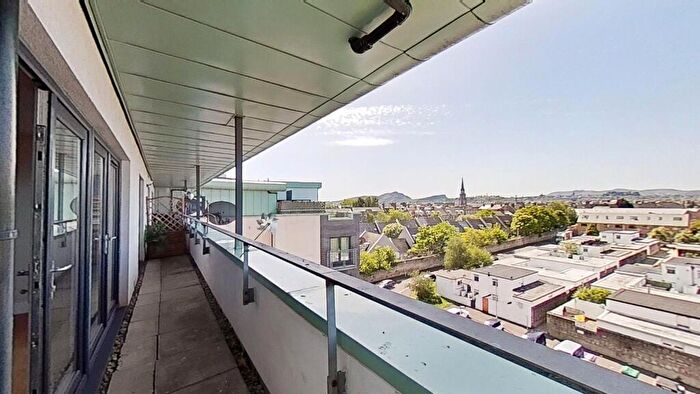 3 Bedroom Flat To Rent In Lindsay Road, Edinburgh, Midlothian, EH6