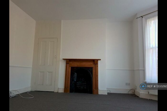 2 Bedroom Flat To Rent In Crabble Hill, Dover, CT17
