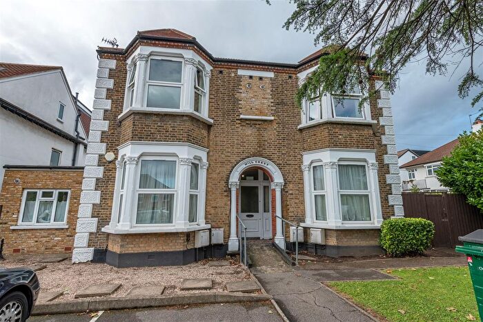1 Bedroom Flat For Sale In Handsworth Avenue, Highams Park, E4