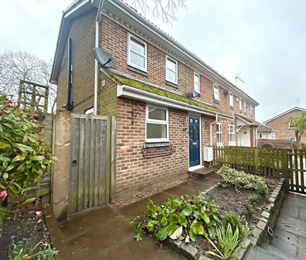 2 Bedroom End Of Terrace House To Rent In Lightwater, Surrey, GU18