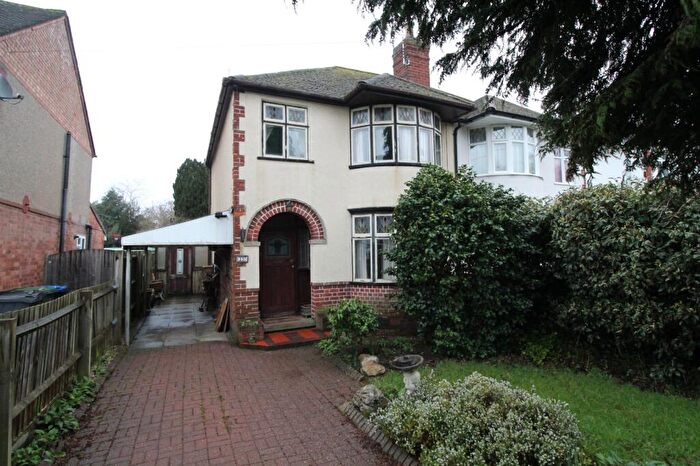 3 Bedroom Semi Detached House For Sale In Common Lane, Kenilworth, Warwickshire, CV8