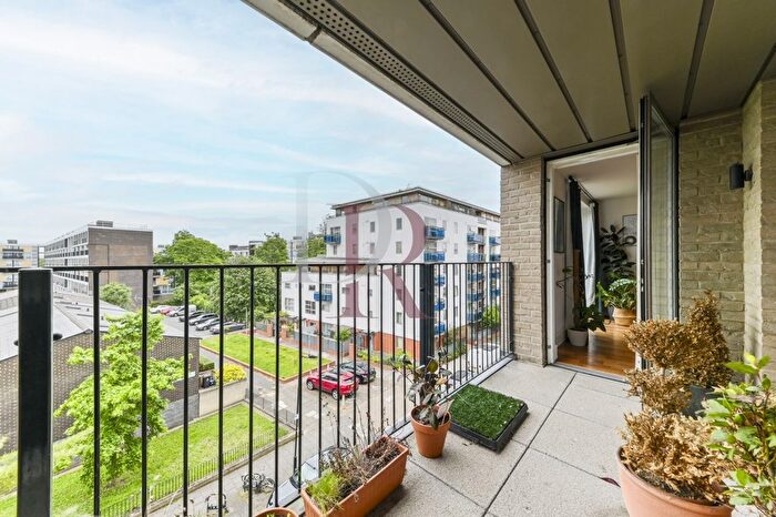 2 Bedroom Flat For Sale In Grand Canal Apartments, De Beauvoir Crescent, London, N1