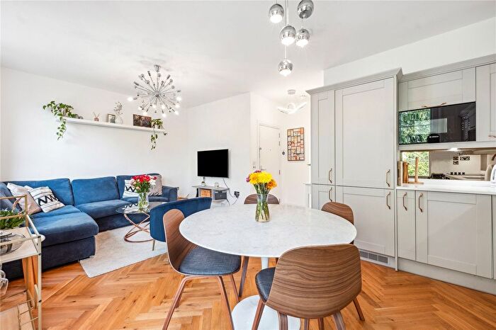 2 Bedroom Flat To Rent In Porchester Square, Bayswater, W2