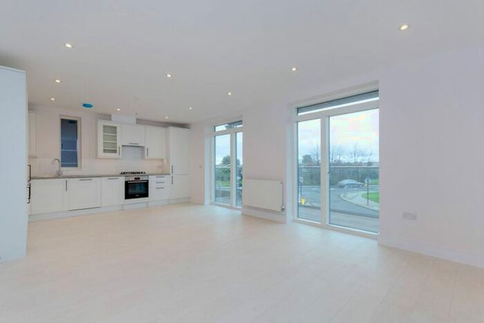 2 Bedroom Flat To Rent In Downsview Road, Upper Norwood, London, SE19