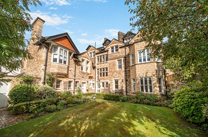 2 Bedroom Apartment For Sale In Church Green, Witney, OX28