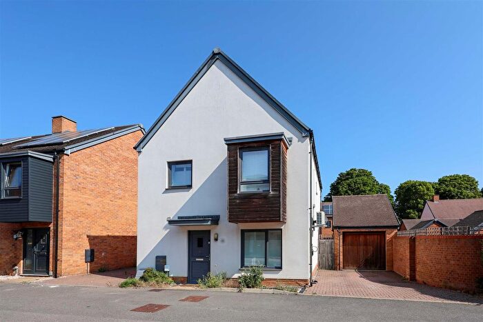 4 Bedroom Detached House For Sale In Deblin Drive, Uxbridge, UB10