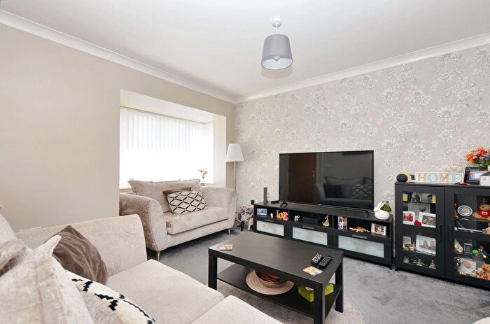 2 Bedroom Semi-detached House For Sale In Halton Brook Avenue, Runcorn, WA7