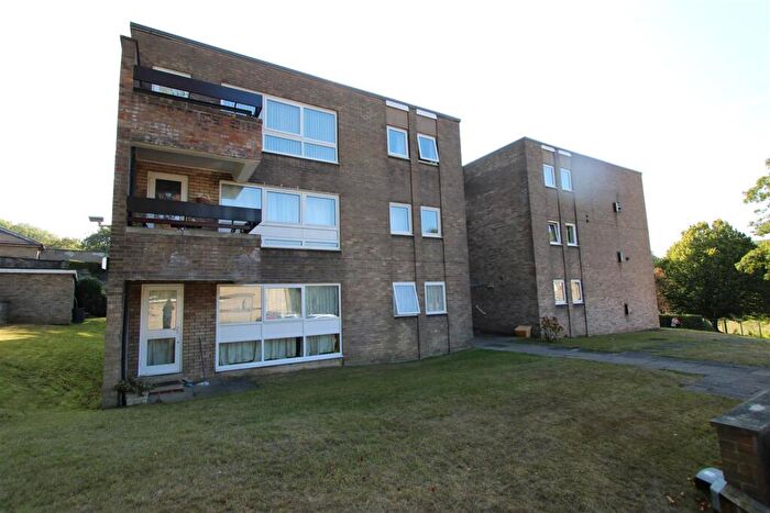 1 Bedroom Semi Detached House To Rent In Lister Lane, Bradford, BD2