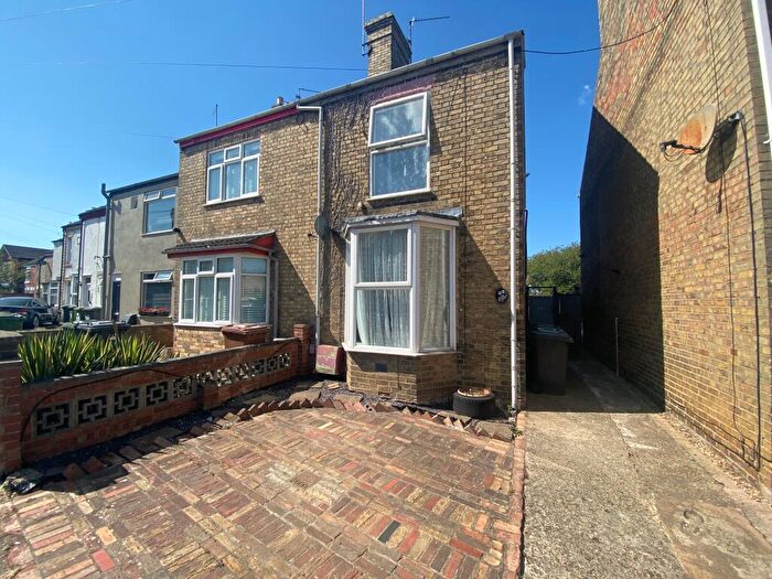 3 Bedroom Semi-Detached House For Sale In New Road, Woodston, Peterborough, PE2